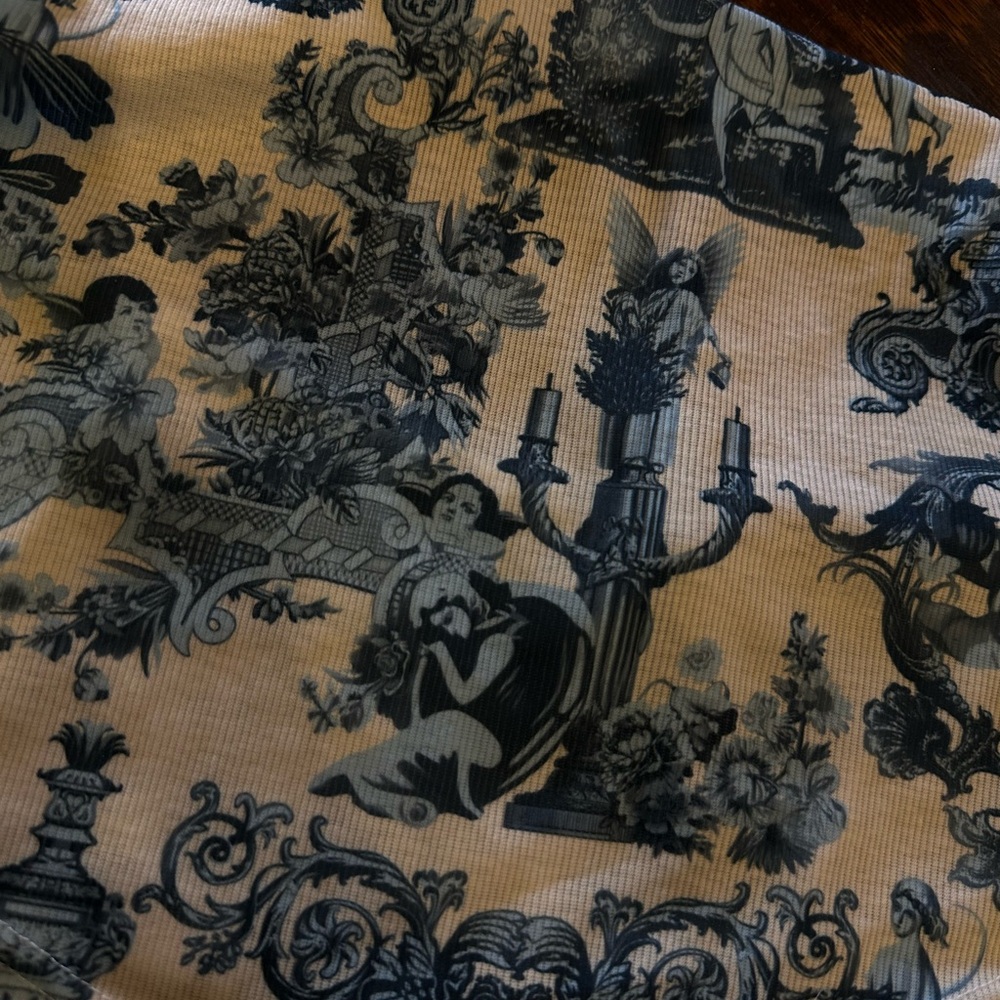 Patterned Halter Top - Picture 4 of 5